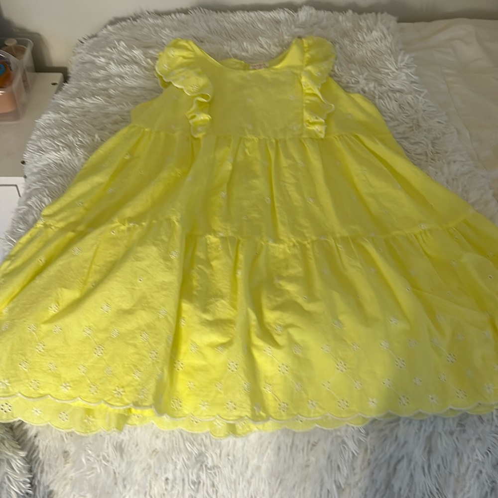 Super cute summer dress good material